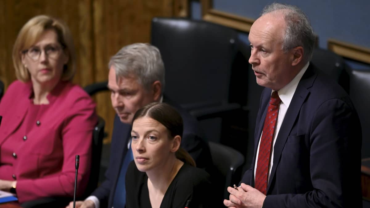 Aki Linden eduskunnan kyselytunnilla.