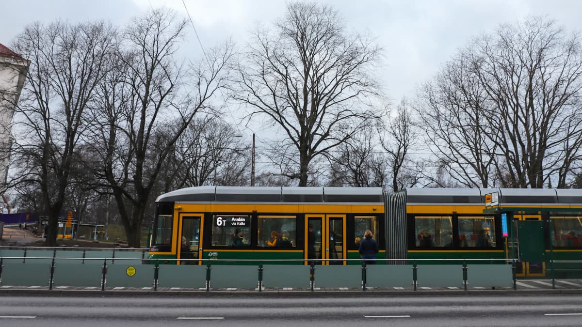 Raitovaunu Helsingissä.