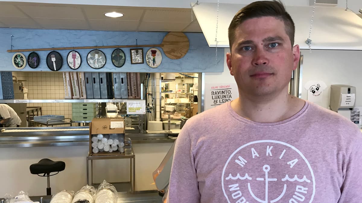 Aineenopettaja Tomi Juotasniemi Napapiirin yläasteelta.