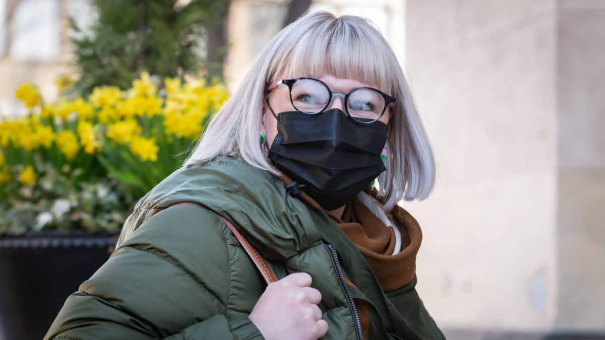 Aino-Kaisa Pekonen saapui hallituksen puoliväliriiheen Säätytalolle 21. huhtikuuta.