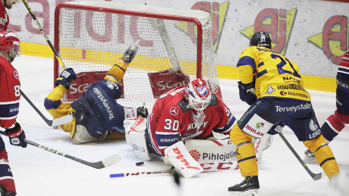 HIFK-vahti Roope Taponen joutui huipputorjuntoihin 4. puolivälierissä, kun Lukko painoi vahvasti päälle. 