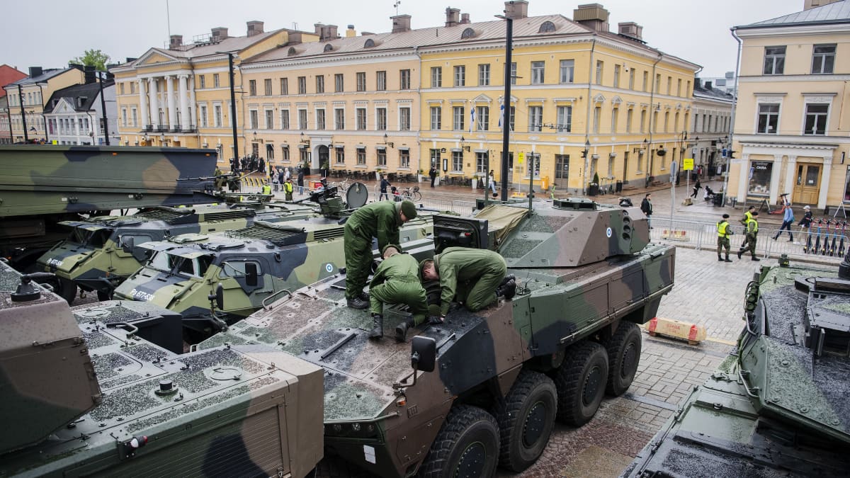 Puolustusvoimain lippujuhlan päivän valtakunnallinen paraati järjestettiin 4. kesäkuuta 2022 Helsingin keskustassa.