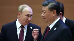 Venäjän Putin puhuu Kiinan Xille.