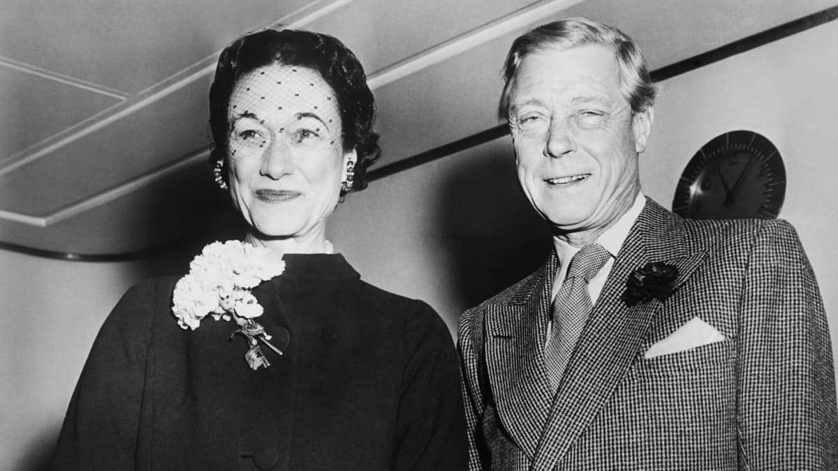 Wallis Simpson ja kruunustaan luopunut Edvard VIII mustavalkoisessa kuvassa.