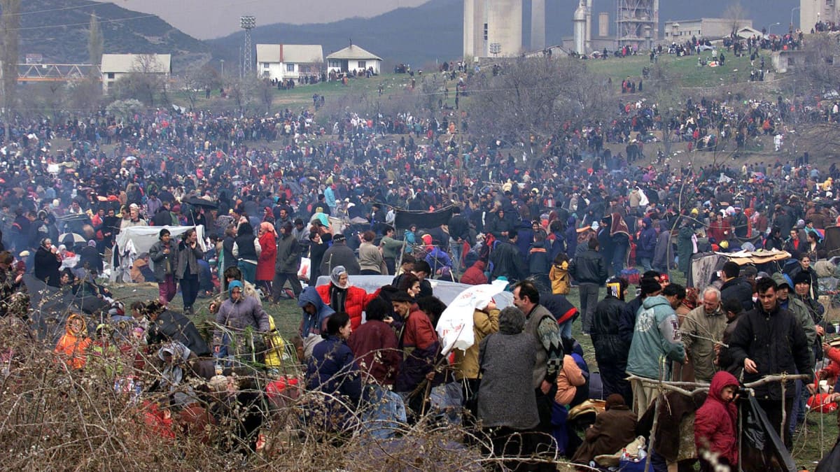 Sadat tuhannet Kosovon albaanit pakenivat maasta sen jälkeen, kun Kosovon sota syttyi 1990-luvun lopulla. 