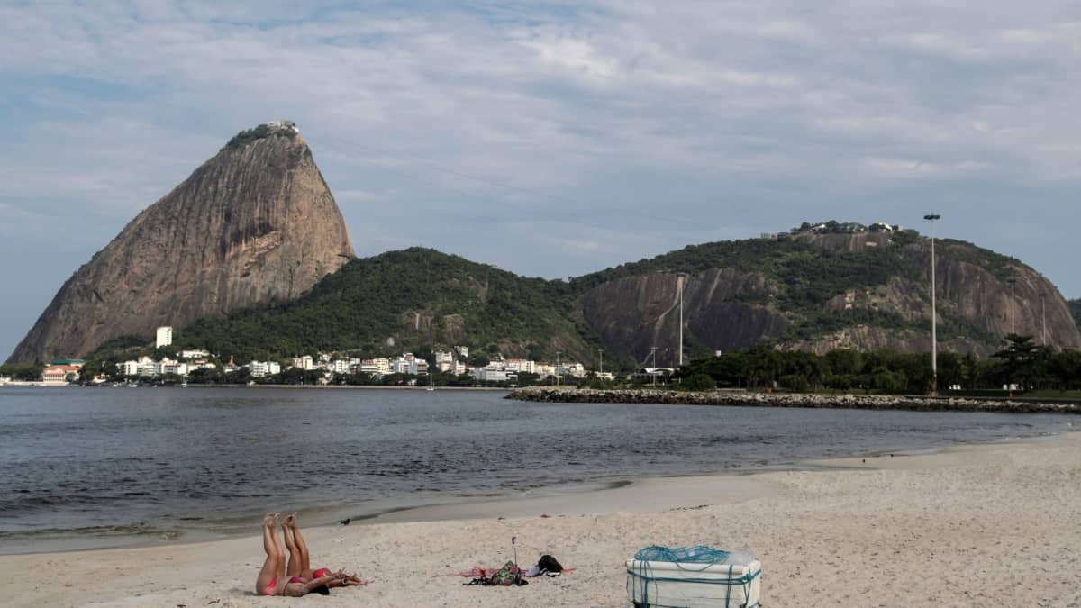 Rio de Janeiron Flamengo beach oli hiljainen 19. maaliskuuta.