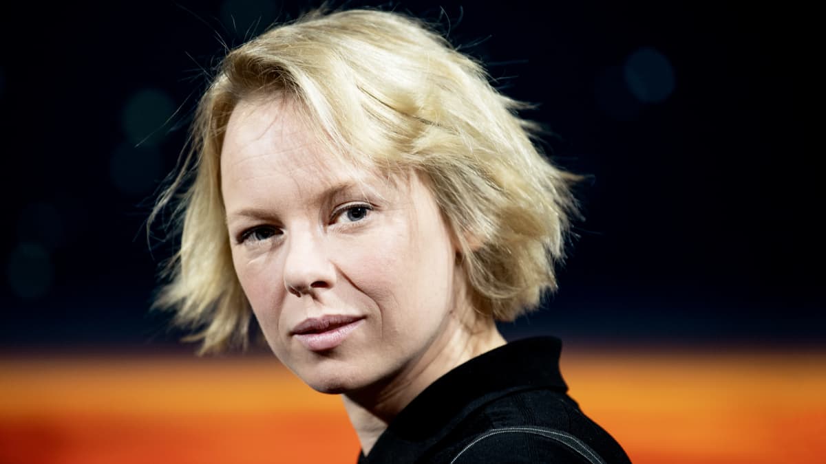 Alma Pöysti Daniel Olin -ohjelman vieraana.