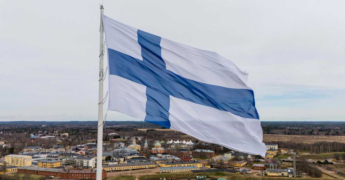 Tältä näyttävät vauriot Haminan satametrisessä lipputangossa, joka aiotaan purkaa – Yle sai käsiinsä tarkastusmuistion