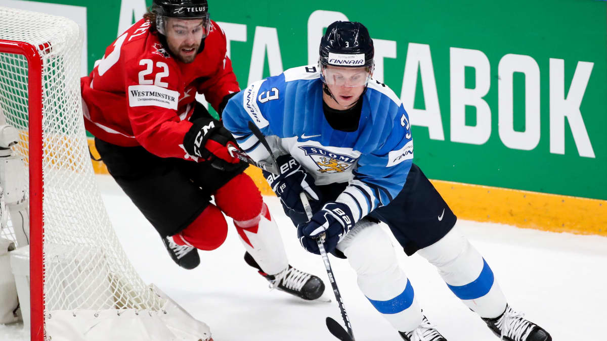 Kanadas Brandon Hagel hack i häl på Finlands Olli Määttä.