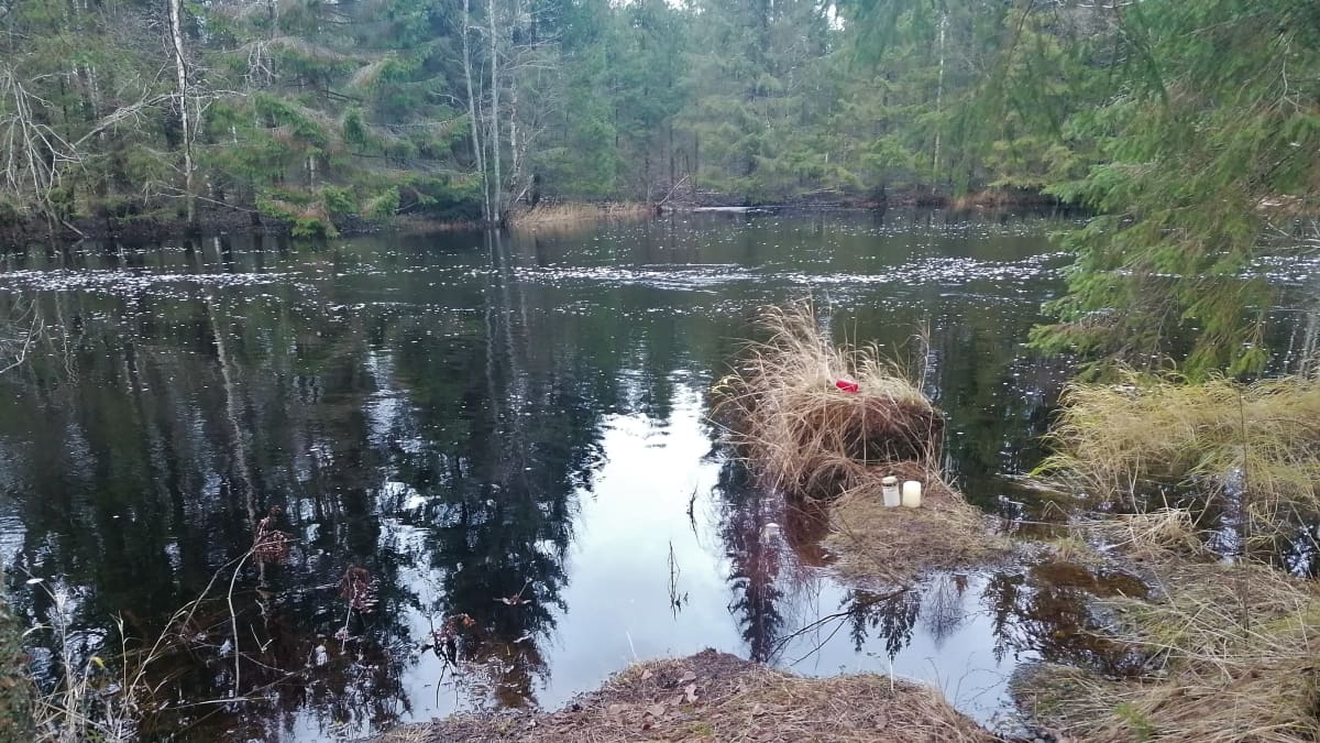 Kaustisella surmatun miehen ruumiin löytöpaikka Vetelissä Porasenjoella.