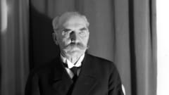 Kansanedustaja Juhani Leppälä oli valitsemassa K.J.Ståhlbergia presidentiksi vuonna 1919. Leppälä muisteli 1960-luvulla, millainen mies Ståhlberg oli ja miten hänen valintaansa suhtauduttiin.