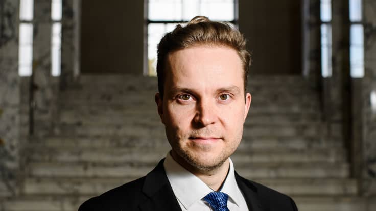 Kansanedustaja Petri Honkonen kuvattiin Eduskuntatalon Valtiosalissa 31. maaliskuuta.