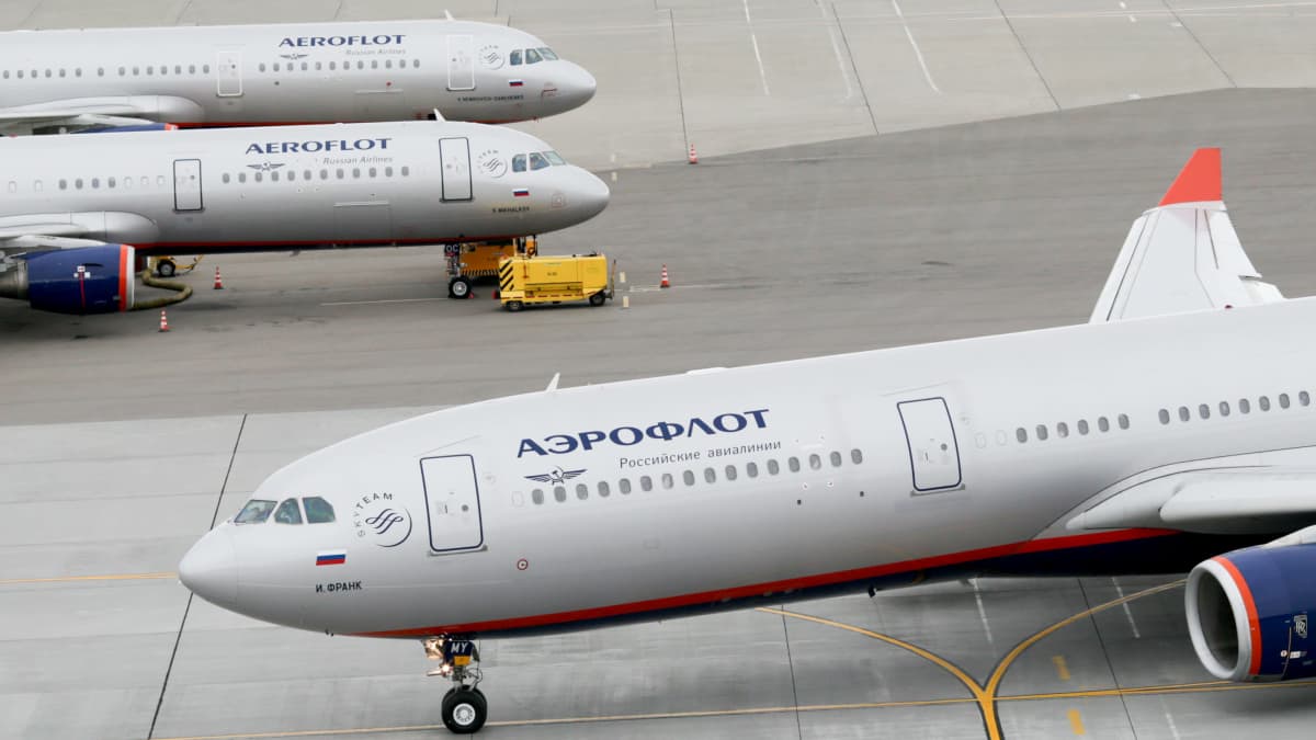 Venäläisen Aeroflot lentoyhtiön matkustajakoneita Moskovan kansainvälisellä lentokentällä 16. syyskuuta 2021.