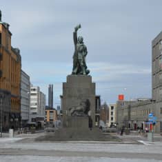 Frihetsstatyn på Vasa torg.