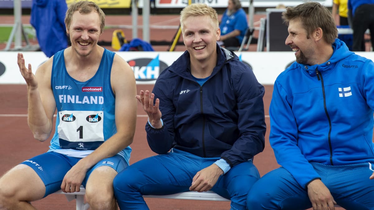 Keihäänheittäjät Lassi Etelätalo, Toni Kuusela ja Antti Ruuskanen kesän 2020 Ruotsi-ottelussa.
