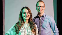 Opiskelijat Maria Nurminen ja Arttu Pyykönen ovat molemmat sijoittaneet opintolainaansa.