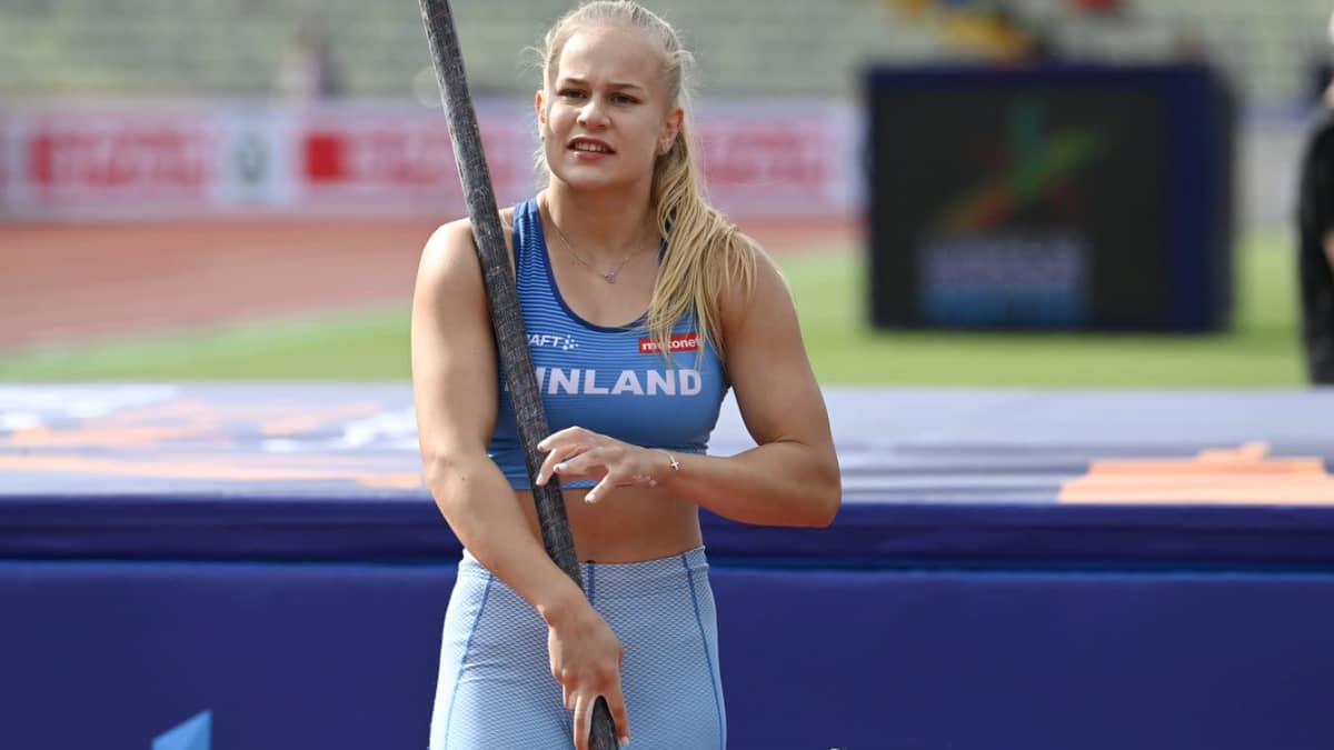 Saga Andersson karsinnassa EM-kisoissa 2022.