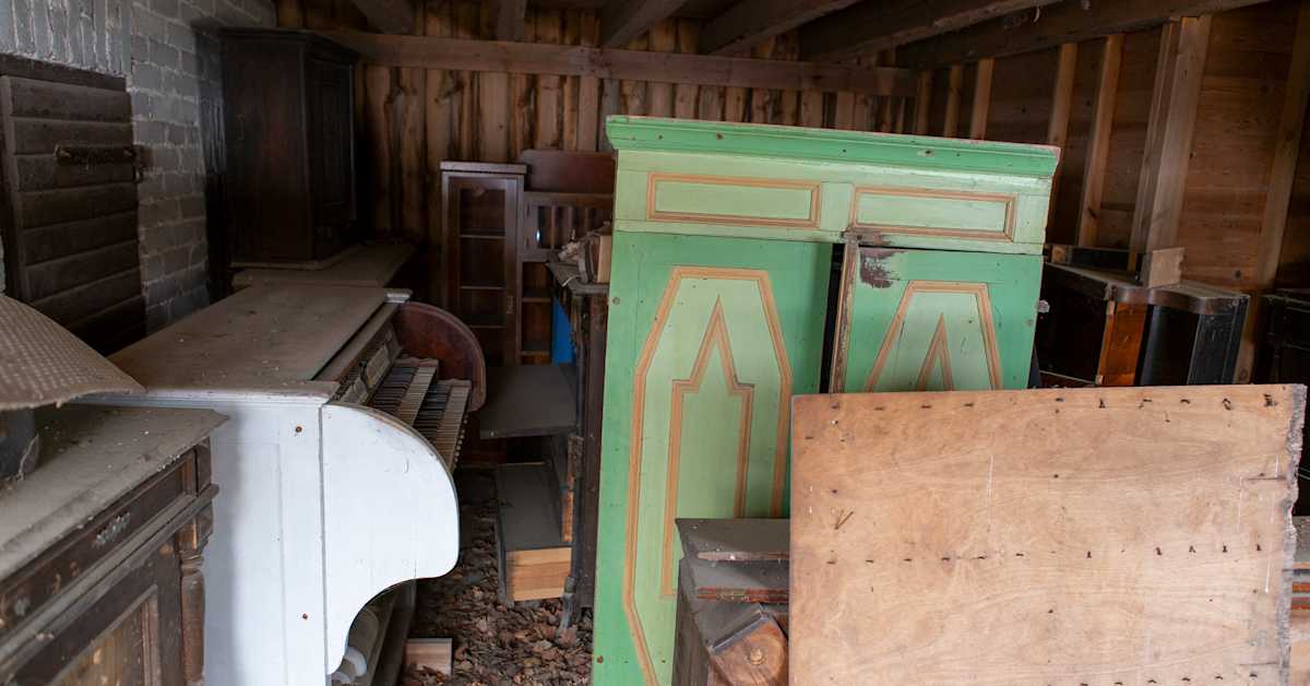 Arvokasta museokokoelmaa säilytetään hiirten ja lepakoiden armoilla – joukossa neuvostoaikaisen lentokoneen kappale | Varsinais-Suomi