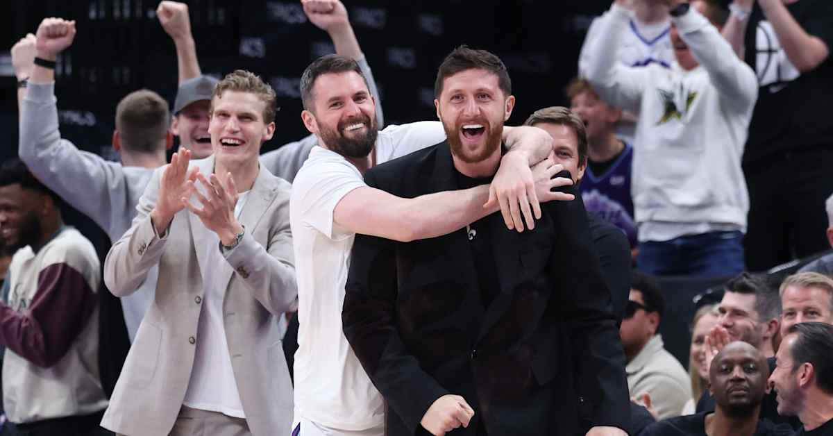 Utah Jazz murjoi Tuomas Iisalon luotsaaman Memphisin – Lauri Markkanen iloitsi kentän laidalla