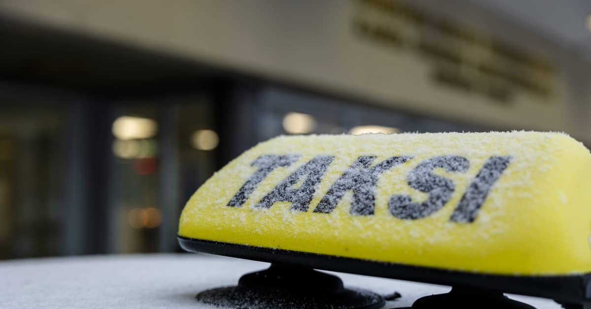 Useat taksiyrittäjät vaativat kymmenien tuhansien eurojen korvauksia isolta  taksiyhtiöltä – oikeudessa riidellään Kela-kyydeistä