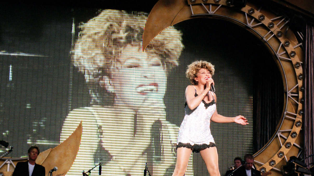  Tina Turner esiintymässä Helsingissä Olympiastadionilla elokuussa 1996.