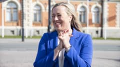 Suomen Eu-komissaari Jutta Urpilainen Kuopion torilla.