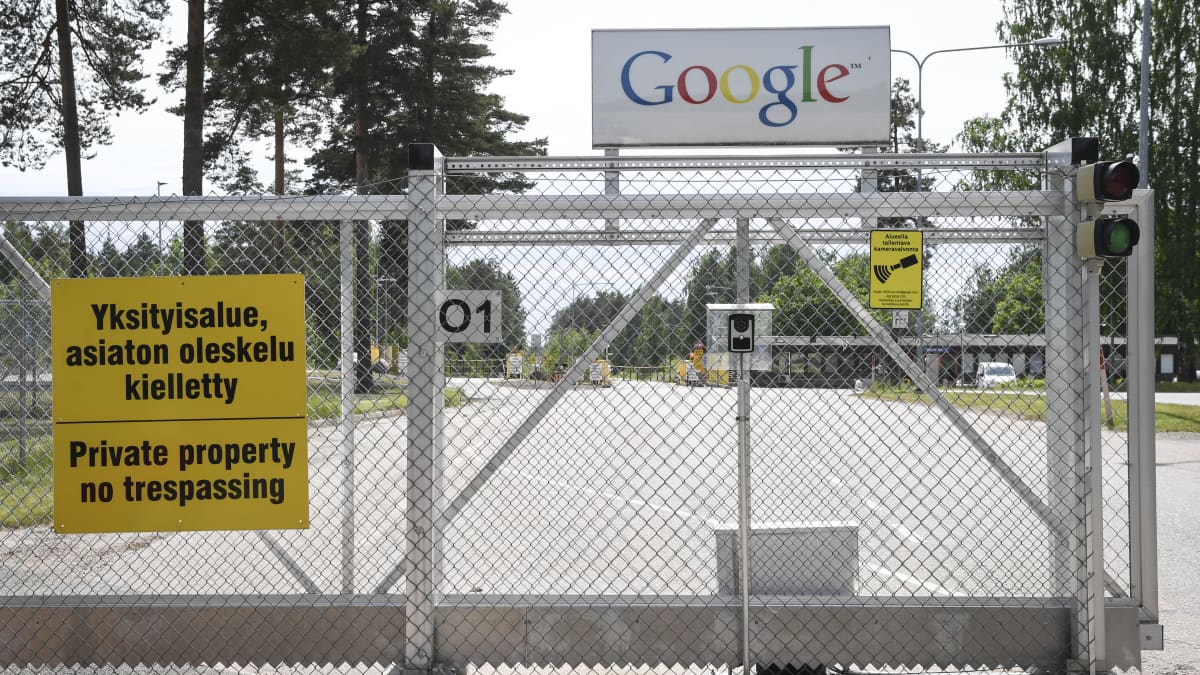 Googlen datakeskuksen portti Haminassa.