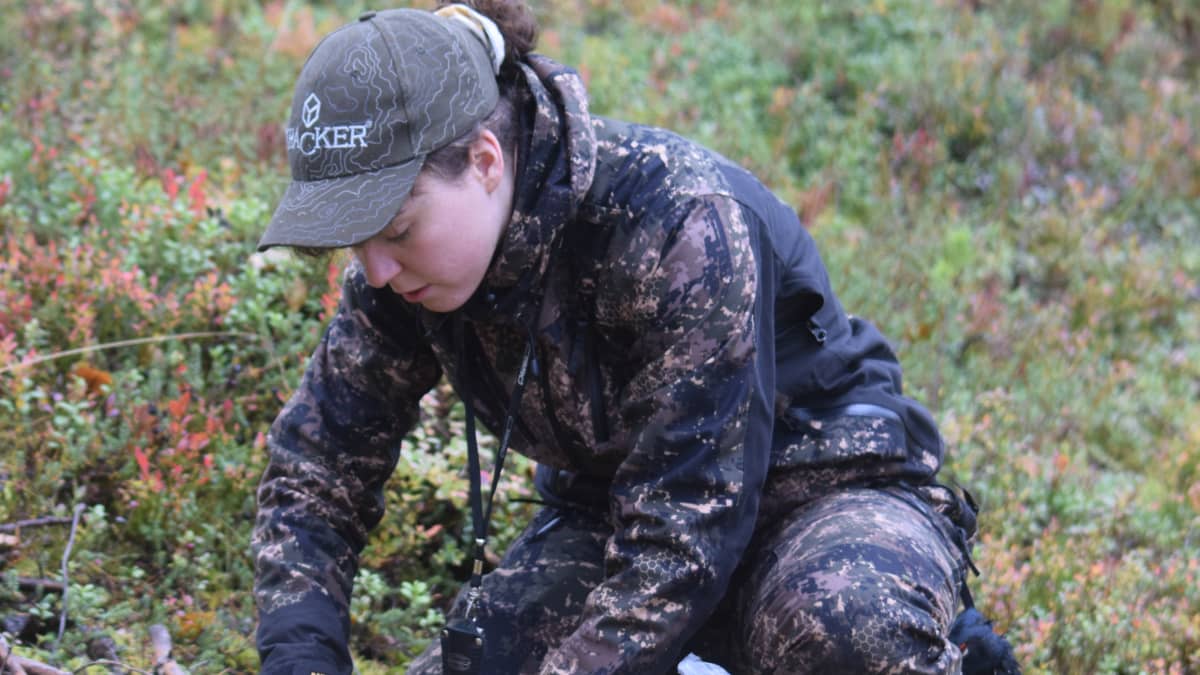 Veera Kivistö, 25, on riistavegaani, joka metsästää välillä ruokansa ...