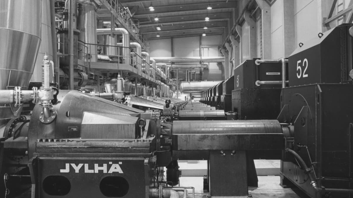 Kaipolan tehtaan uusi kuumahierrelaitos vuonna 1987.