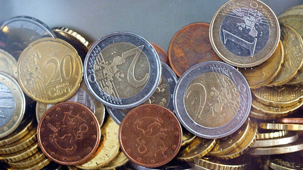 Eurovaluutan kolikoita kasassa