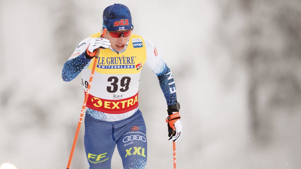 Lauri Vuorinen hiihtää Rukan maailmancupissa.