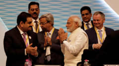 Intialainen Gautam Adani ja Intian pääministeri Narendra Modi.