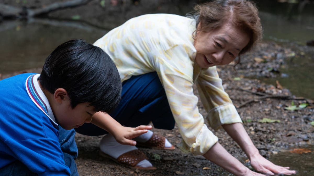  Alan S. Kim ja Youn Yuh-jung elokuvassa Minari