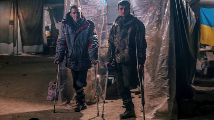 Vammautuneita ukrainalaisia sotilaita Azovstalin terästehtaalla Mariupolissa 10. toukokuuta 2022.