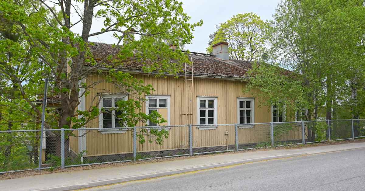Raseborg säljer hus i Karis och lägenhet i Pojo – båda gick på ...