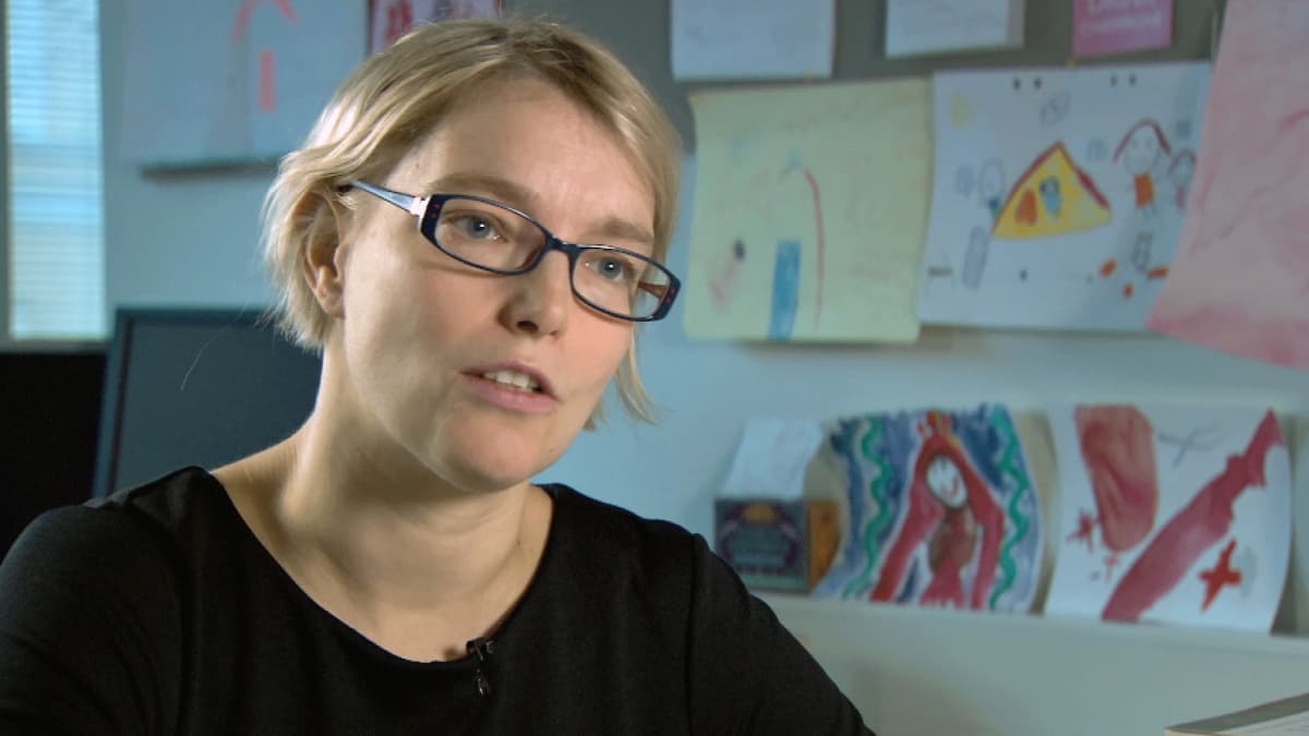 Lena Näre är biträdande professor i sociologi vid Helsingfors universitet