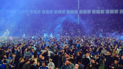 Everton kannattajat ryntäsivät kentälle Goodison Parkilla.