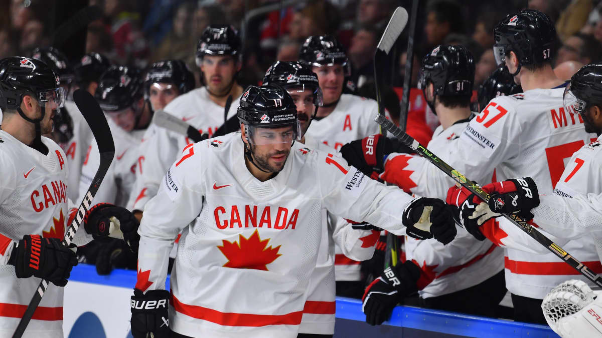 Kanadan Milan Lucic juhlii maalia jääkiekon MM-kisojen ottelussa Latviaa vastaan.