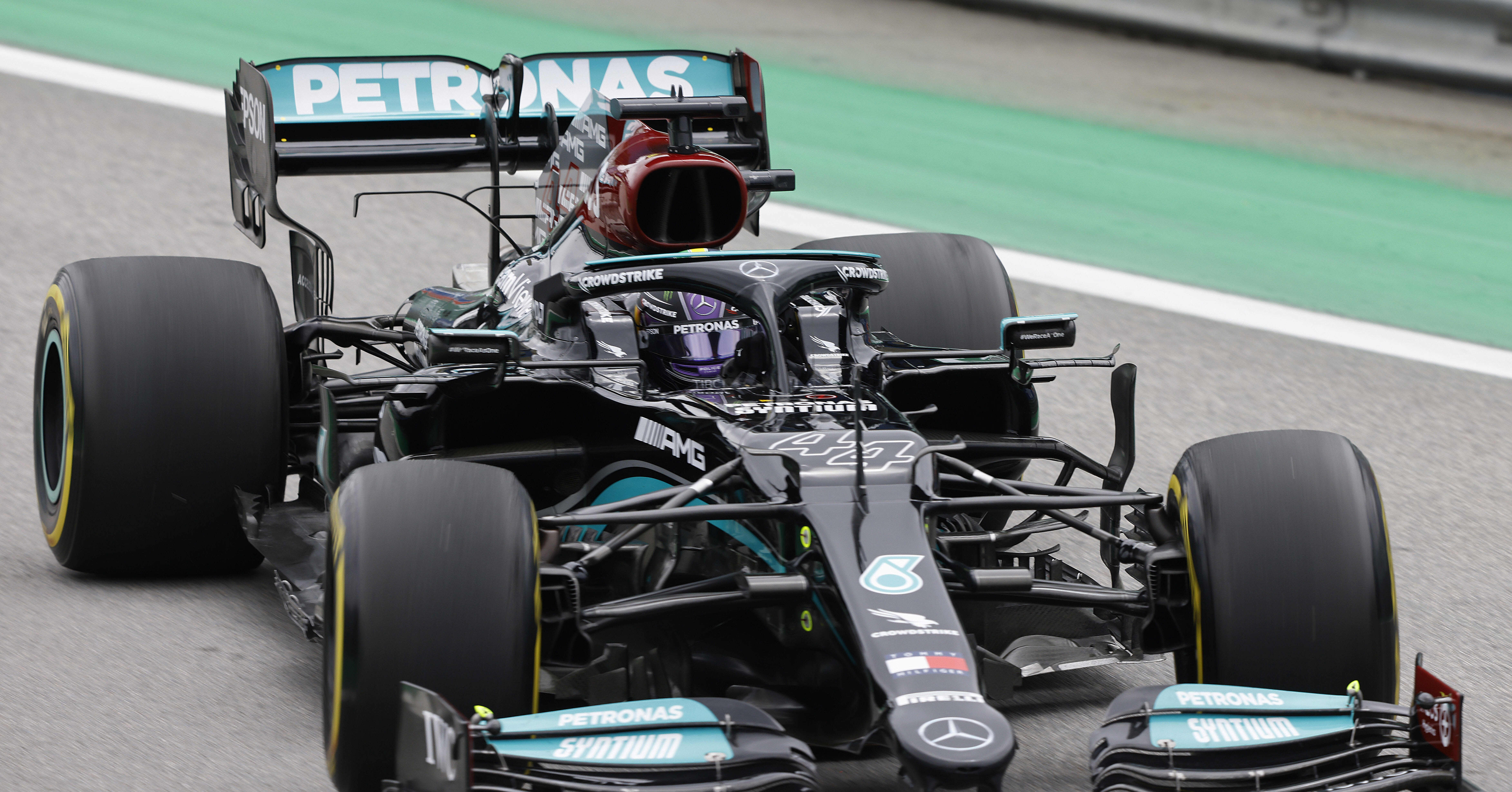 Nopeinta vauhtia esittänyt Lewis Hamilton lähtee rangaistus niskassaan Brasilian GP:hen