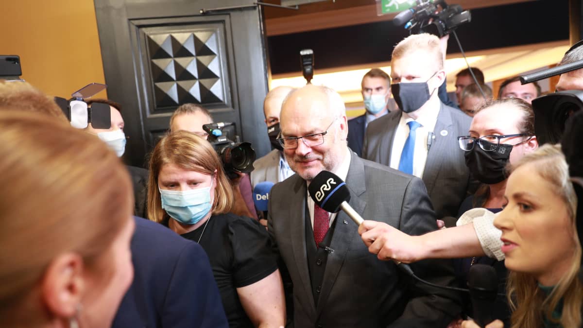 Viron presidendiksi vuoden 2021 vaaleissa valittu Alar Karis joutui heti vaalituloksen selvittyä median piiritykseen.