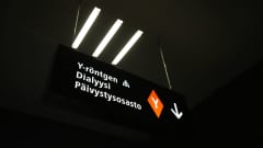 Dialyysin kyltti Seinäjoen keskussairaalan käytävällä.