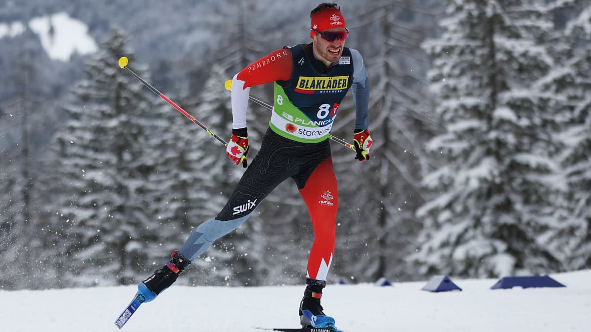 Kanadan Antoine Cyr hiihtää.