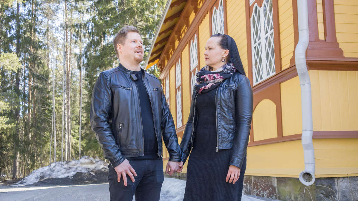 Historiallinen käänne: Miehen sukunimen valitsi viime vuonna enää alle ...
