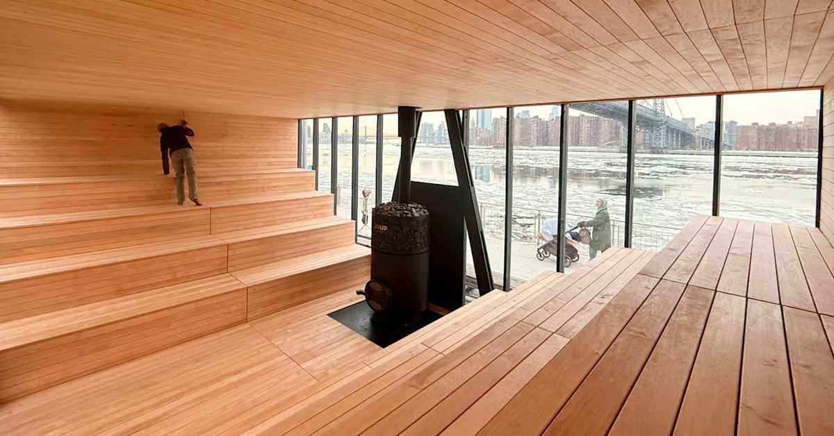 Suomalaisarkkitehti rakensi liikuteltavan hämähäkkisaunan New Yorkiin – tältä se näyttää