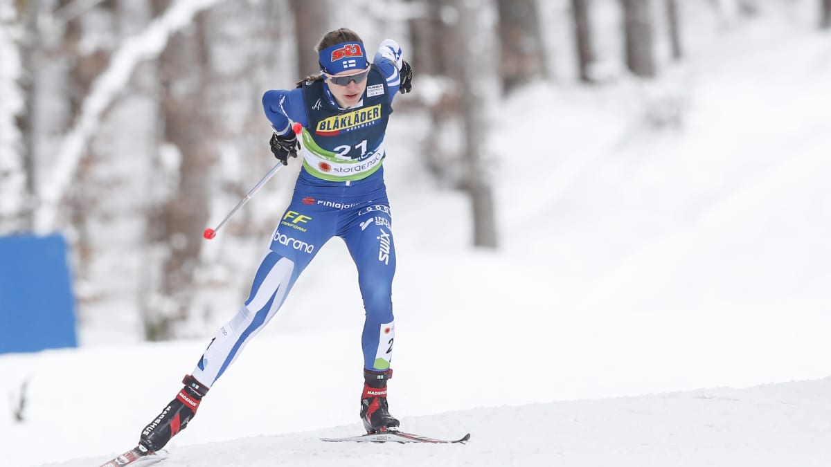 Eveliina Piippo hiihtää Planican MM-kisojen 10 kilometrin kisassa.