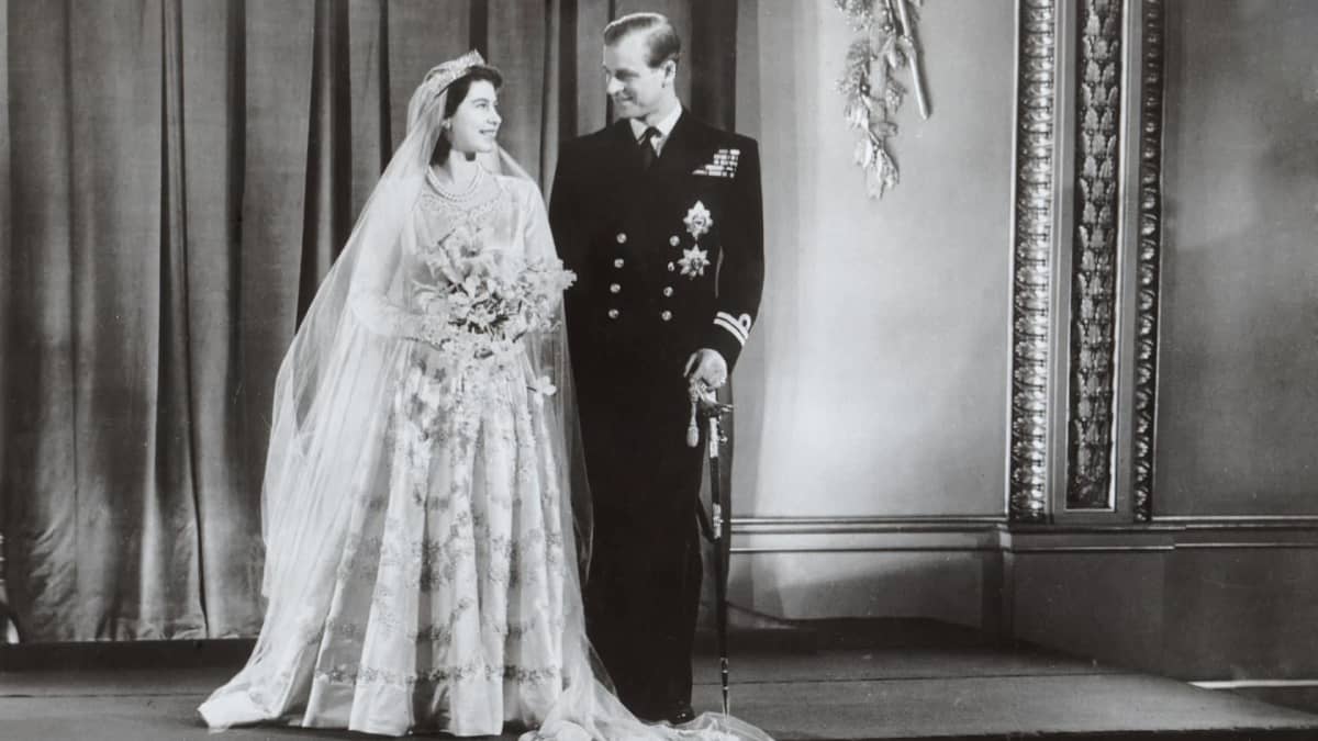 Prinssi Philip ja prinsessa Elizabeth hääpuvuissa