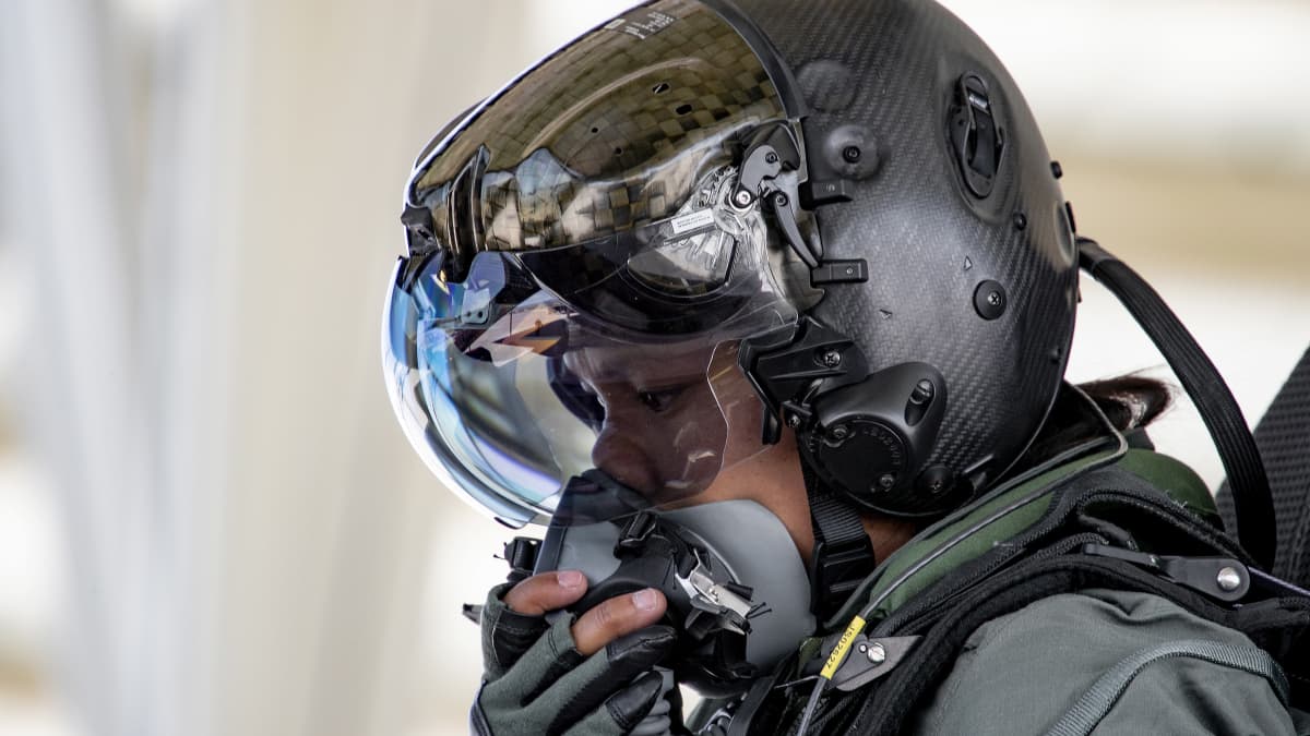 Monessa "Siren" Balzhiser, Lockheed Martinin ensimmäinen naispuolinen F-35-lentäjä, lähdössä ensimmäiselle lennolleen Luke Air Force Base -lentotukikohdassa Yhdysvalloissa 7. kesäkuuta 2021.