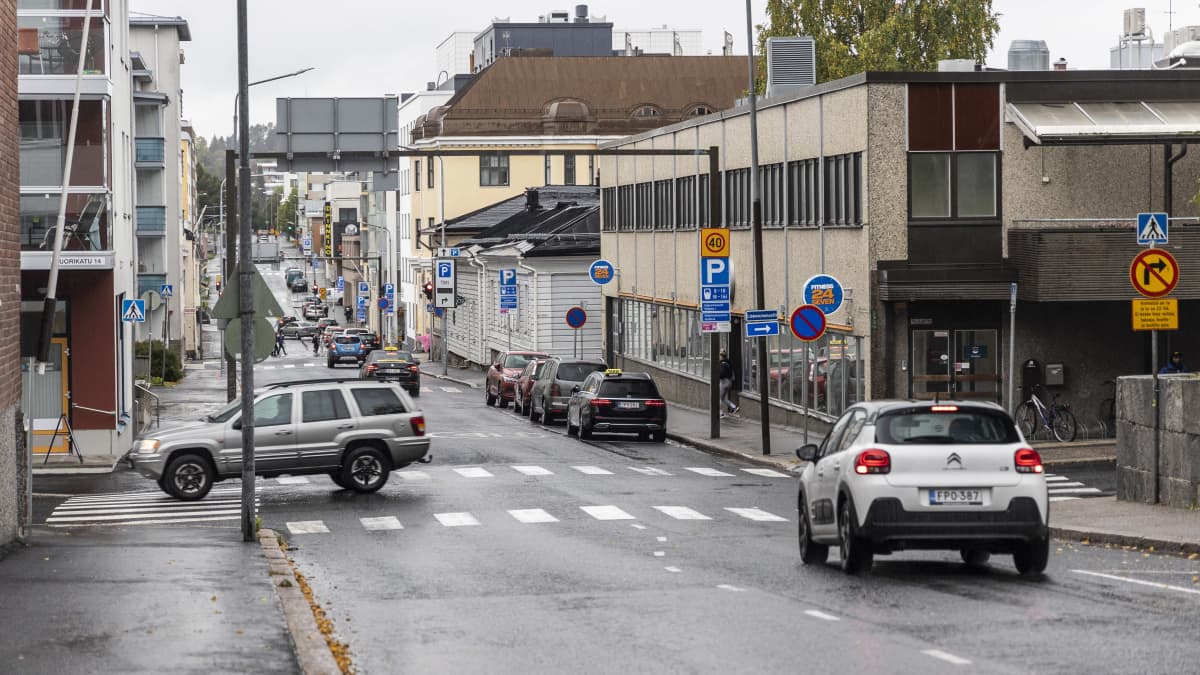 Minna Canthin kadun liikennettä Kuopiossa syyskuussa 2022
