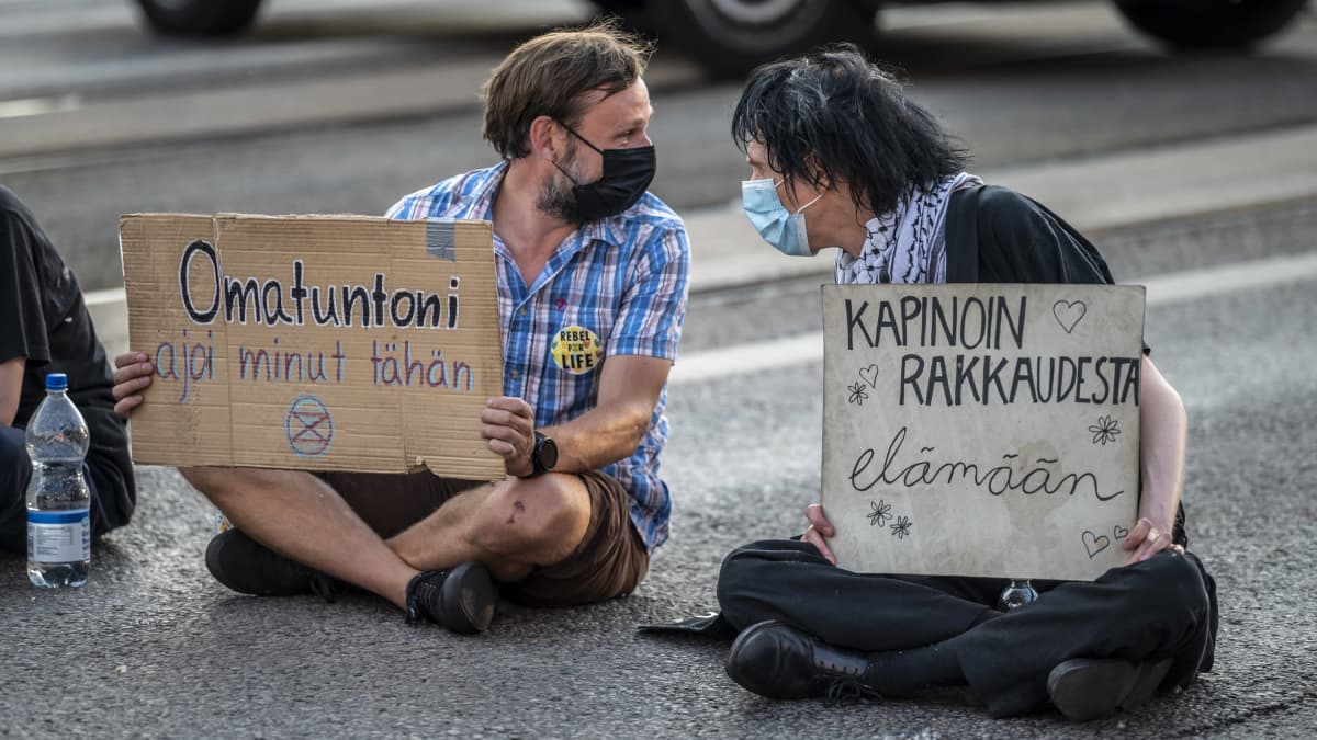 Elokapinan mielenosoitus Mannerheimintiellä 20. kesäkuuta 2021.