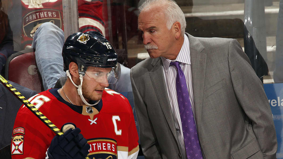 Aleksander Barkov vierellään Florida Panthersin päävalmentaja Joel Quenneville.